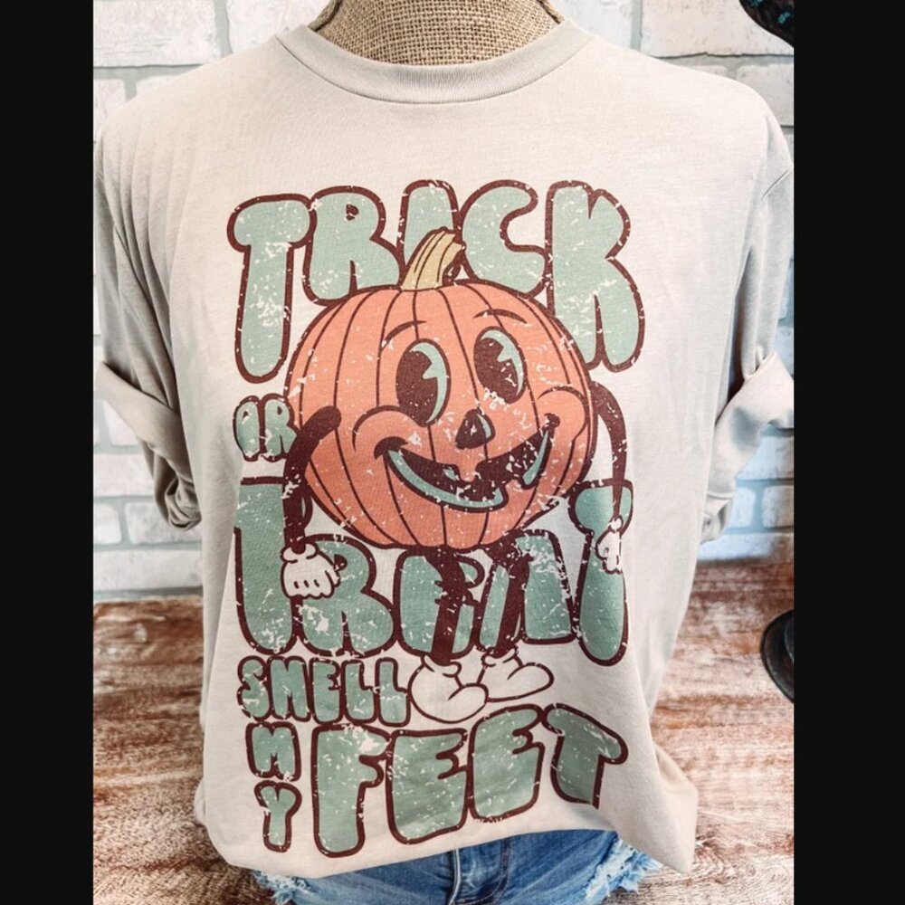NWT Trick Or Treat Smell My Feet Tshirt